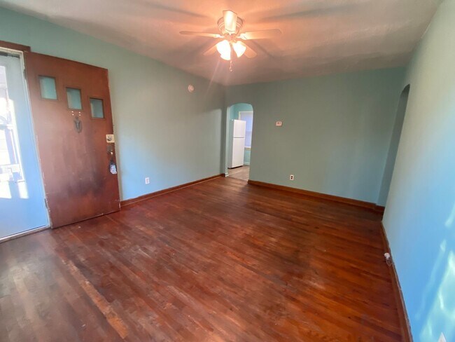 Building Photo - 2BR/1BA, conveniently located
