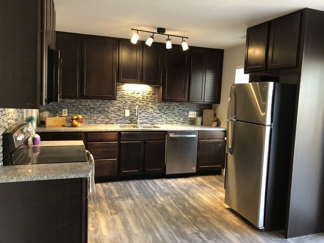 Building Photo - Park Charles South