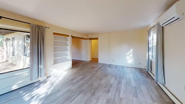 Building Photo - 948 Los Lovatos Rd