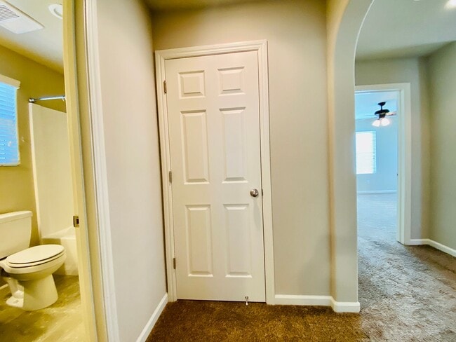 Building Photo - $2,195 DeWolf & Barstow, 3 Bedroom - Joy Dr, Clovis / Community Pool