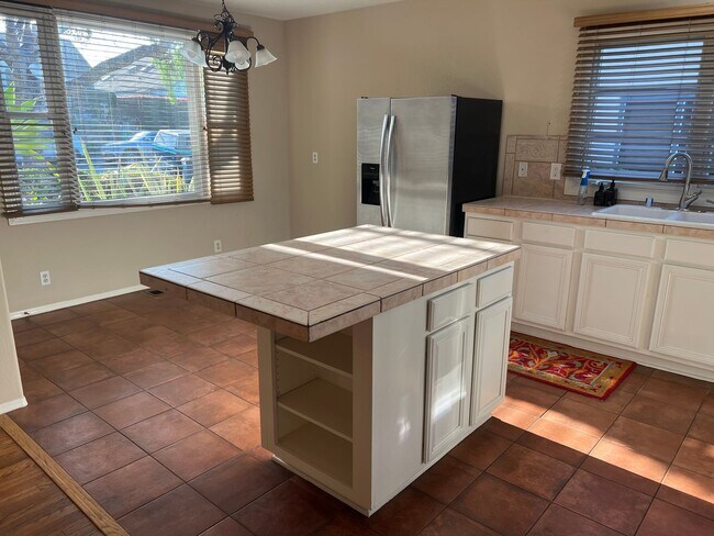 Building Photo - 3 Bedroom Home