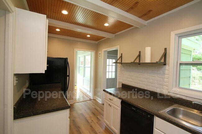 Building Photo - 115 1st Ave