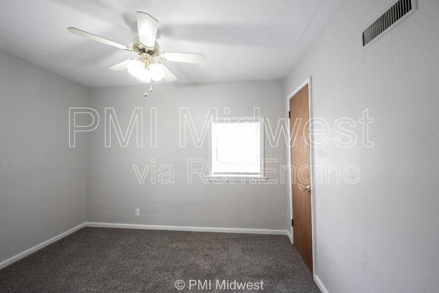 Building Photo - 2121 Euclid Dr