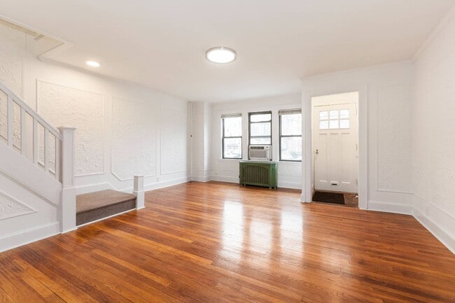 Building Photo - 67-135-135 Burns St