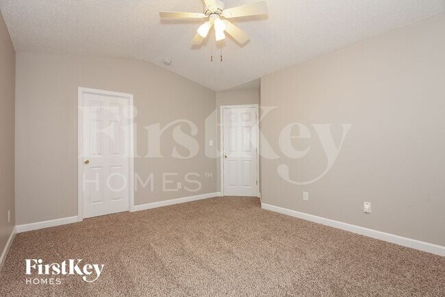 Building Photo - 808 River Trail Rd