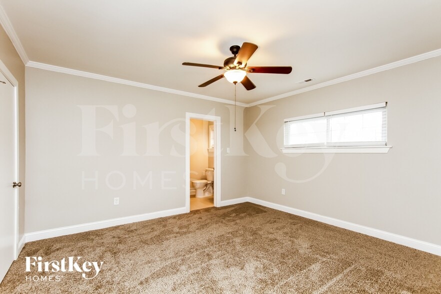 Building Photo - 240 Palaside Dr NE