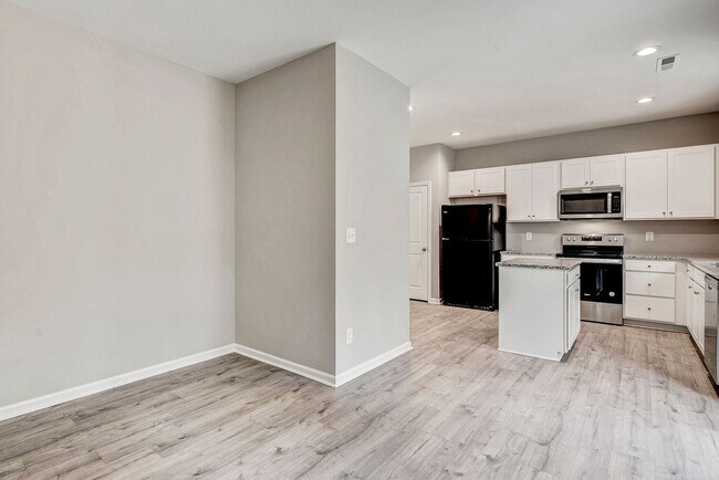 Building Photo - MOVE IN READY! BRAND NEW 4 bedroom 2.5 bat...