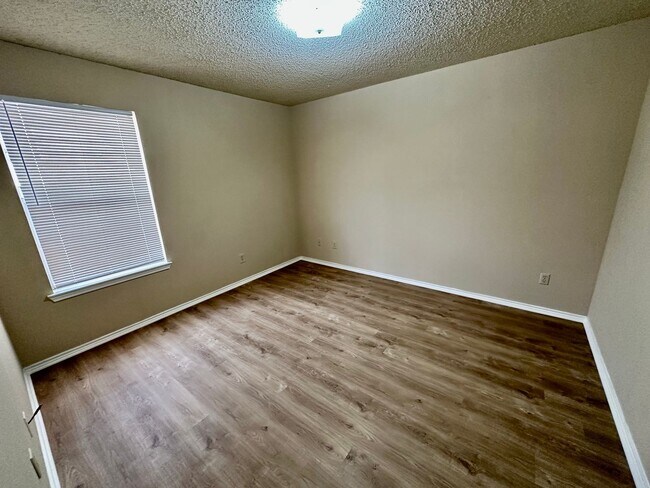 Building Photo - C 605-607 Connie