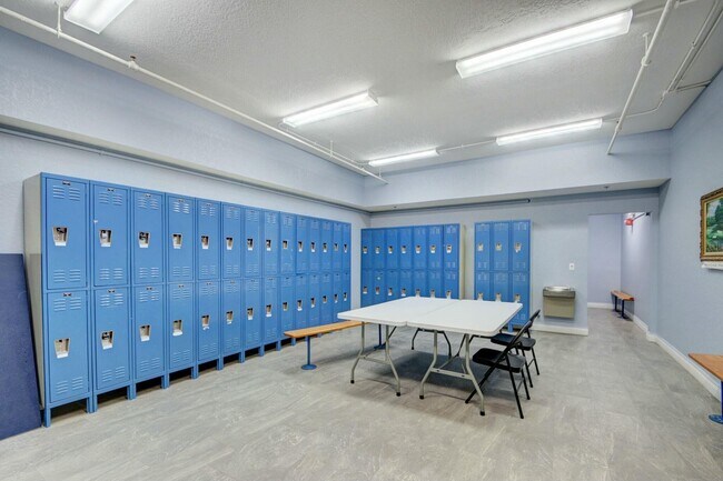 Building Photo - 3810 Via Poinciana
