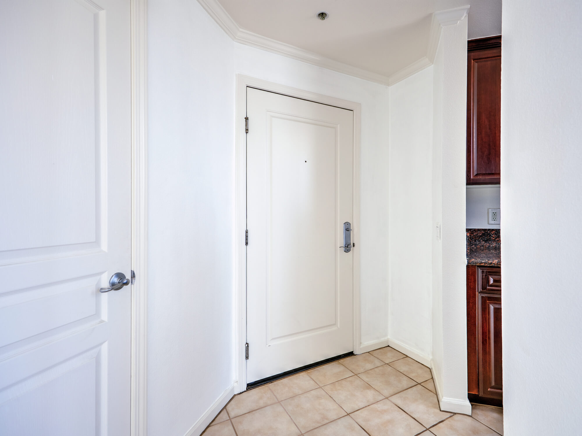 Building Photo - 7320 Hawthorn Ave