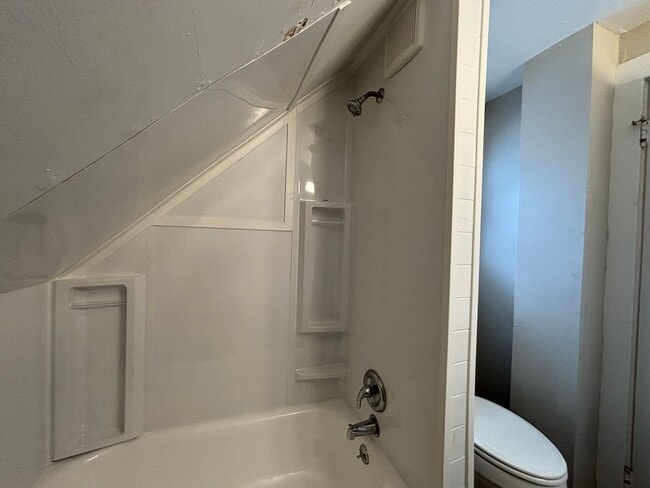 Building Photo - 3 Bedroom 1 Bath, Single Family Home, Lyell - Otis Neighborhood!