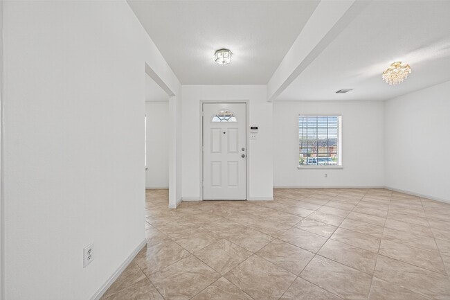 Building Photo - 11002 Bradford Way Dr