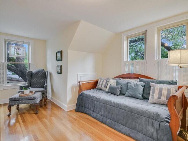 Building Photo - Charming 4 beds 4 baths in Austin!