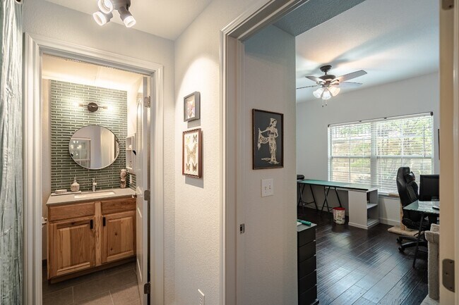 Building Photo - 6810 Deatonhill Dr