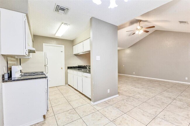 Building Photo - 10801 Lanshire Dr