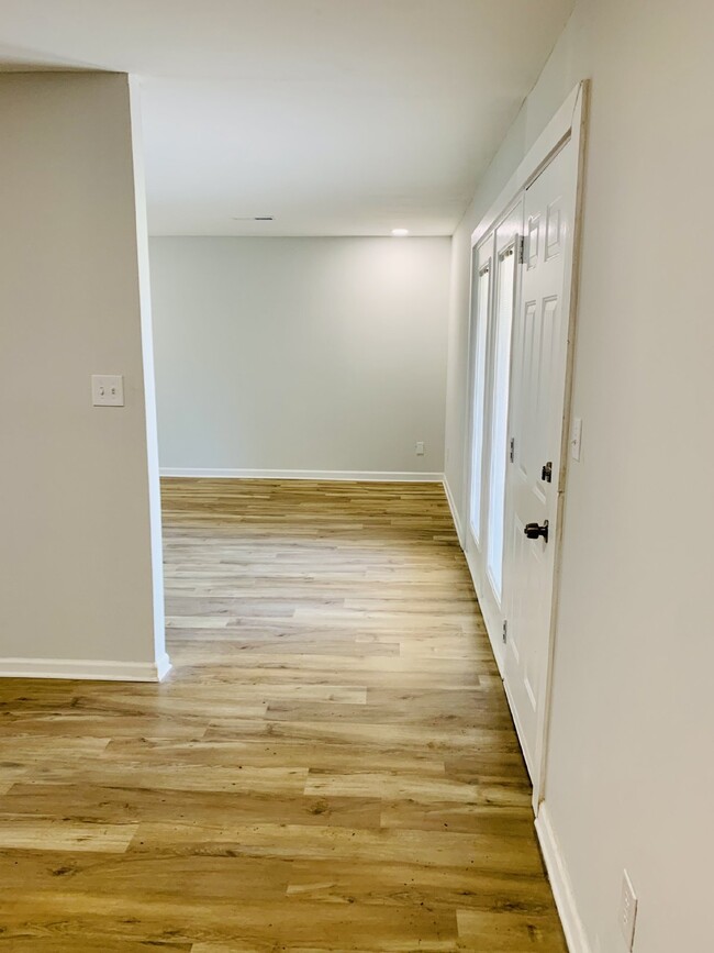 Building Photo - 1/2 off one month with 15 month lease 1 mo...