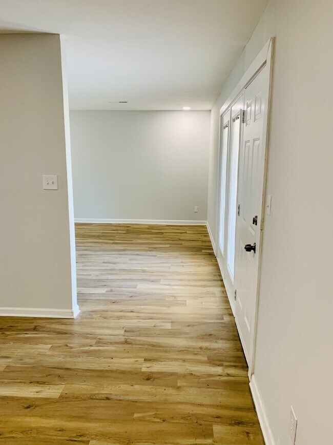 Building Photo - $500 off one month.  Call for details. "Ch...