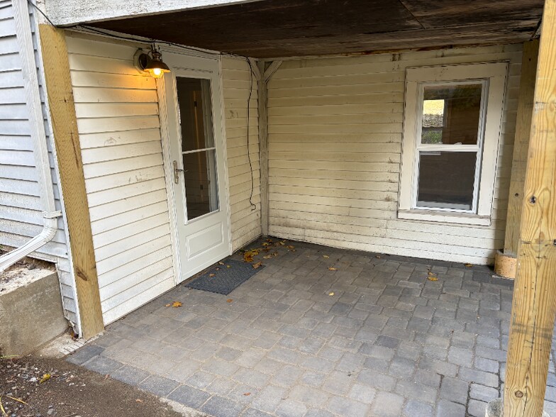 Building Photo - 53 School St