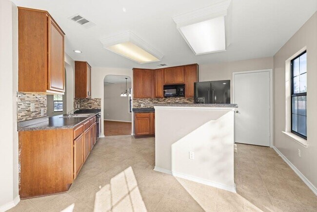 Building Photo - 204 Lauren Loop