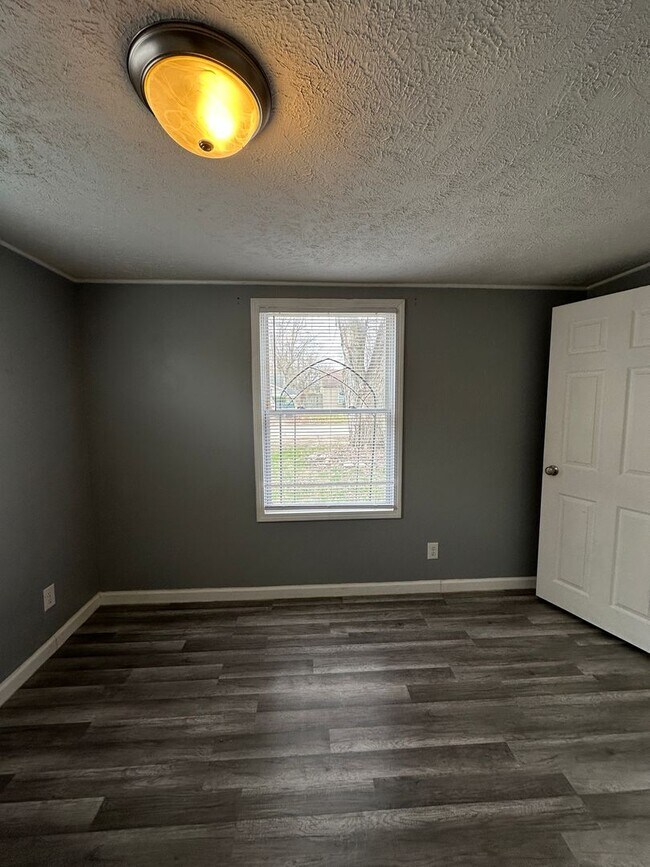 Building Photo - Your Yorktown Home Base | Love Coming Home