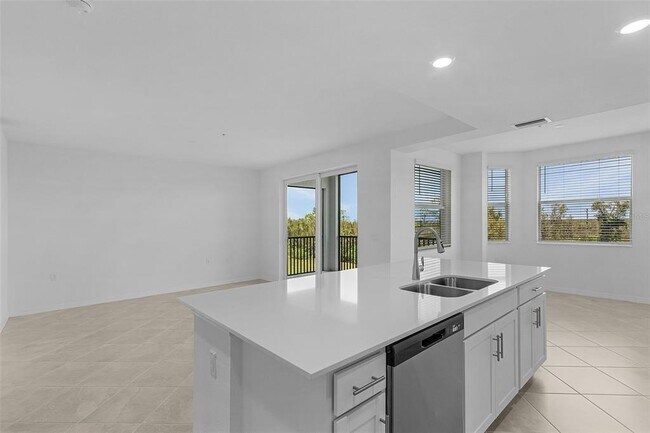 Building Photo - 14211 Heritage Landing Blvd