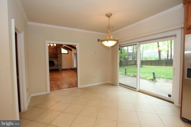 Building Photo - 10208 Sorrel Ave