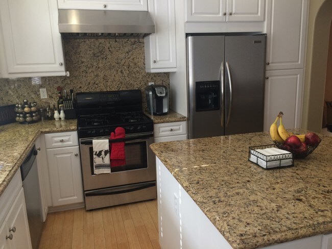 Granite countertop - 1749 Grand Ave