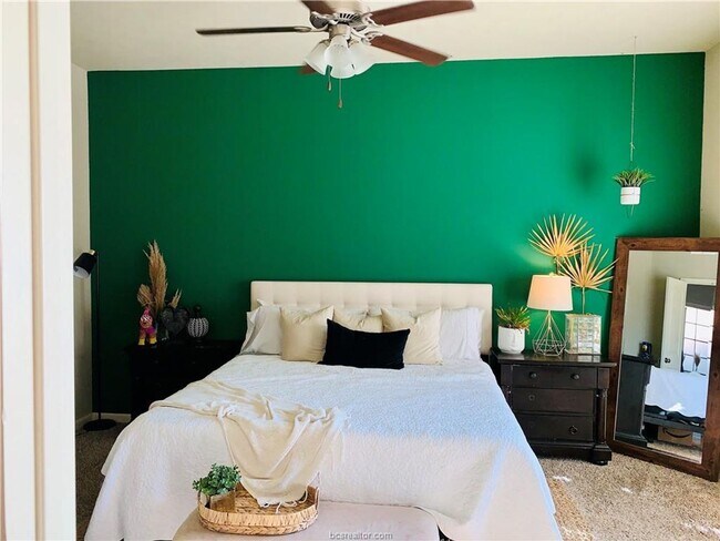 Building Photo - Available NOW! 3/2 in highly desirable Creek Meadows!!