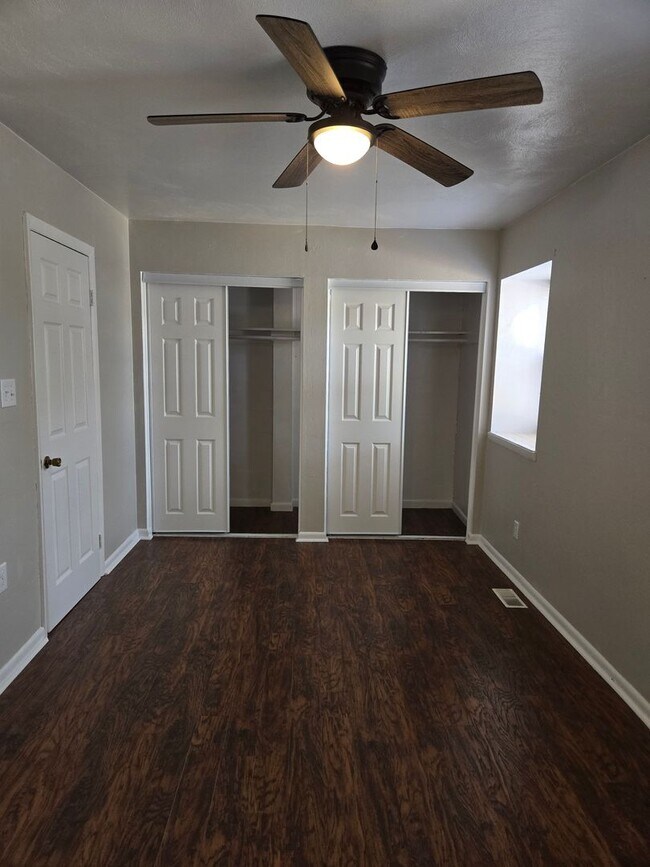 Building Photo - Move In Ready!!