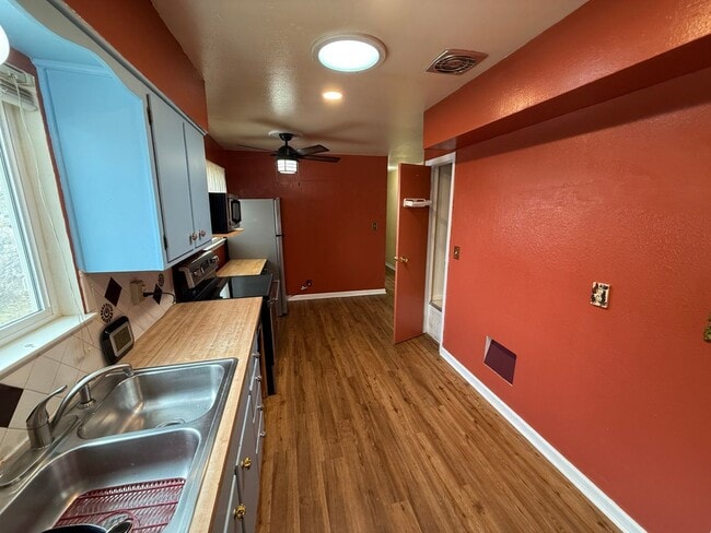 Building Photo - 4 Bedroom 2 Bathroom Home on Large Corner Lot with 2 Car Attached Garage In Great Neighborhood In...