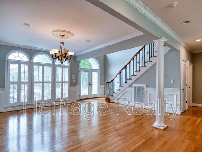 Building Photo - 1856 Greywell Rd