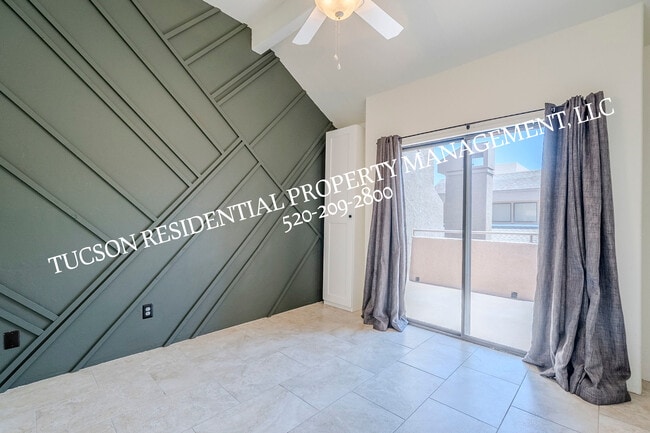 Building Photo - 5675 N Camino Esplendora