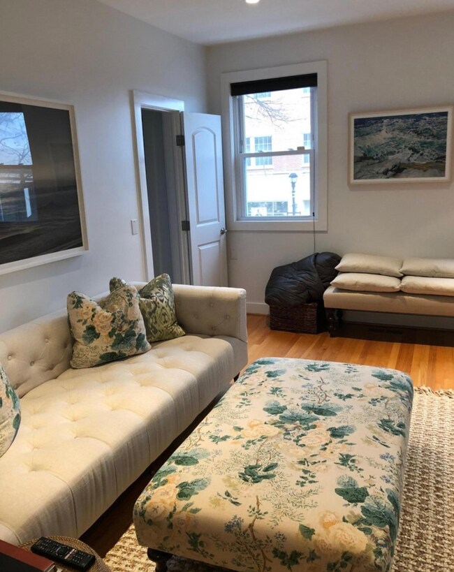 Building Photo - 60 Greenwich Ave