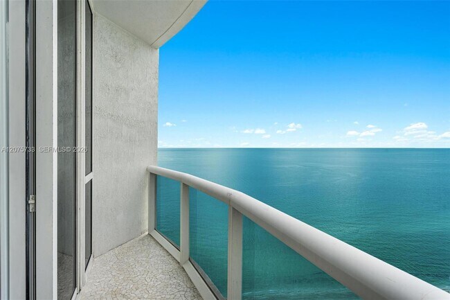 Building Photo - 16001 Collins Ave