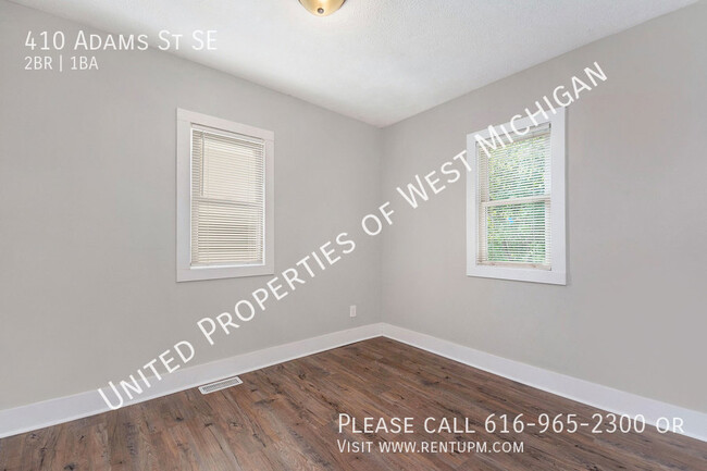 Building Photo - Available Now | Cozy 2 Bedroom 1 Bathroom ...