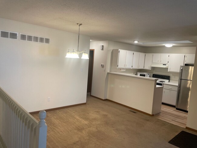 Building Photo - 2 Bed 2 Bath Townhome for lease: $1,480 pe...