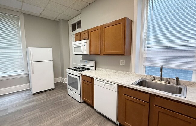 Building Photo - 3220 Bishop St