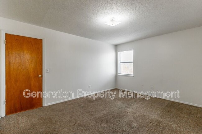 Building Photo - 72 Knollwood Dr