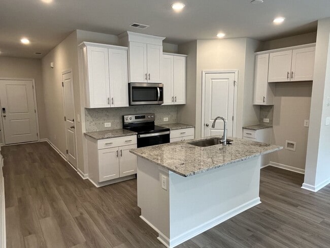 Building Photo - Newer3 Bed townhome in Concord