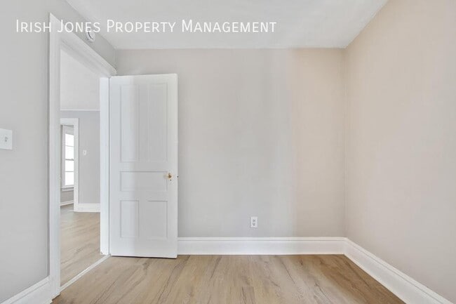 Building Photo - 105 Howell St