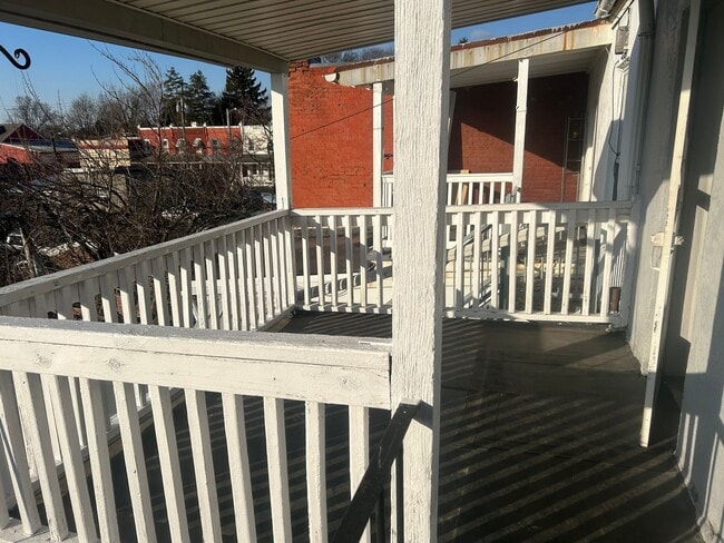 Building Photo - 310 W James St