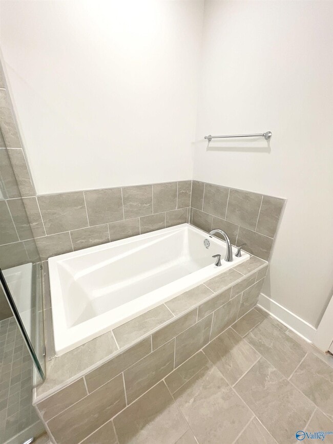 Building Photo - 156 Rugby Dr
