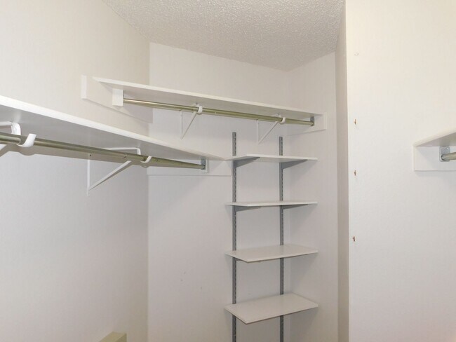 Building Photo - Creekside