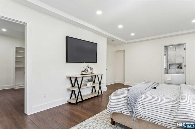 Building Photo - 648 East St