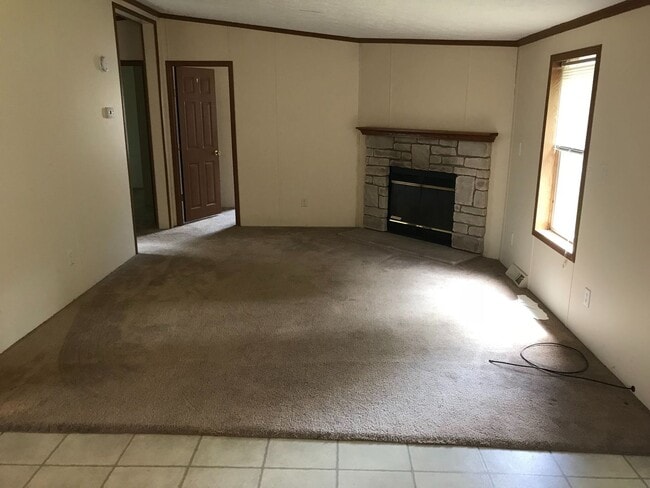 Building Photo - 4 Bedroom, 2 Full Bath home in Greenville/...