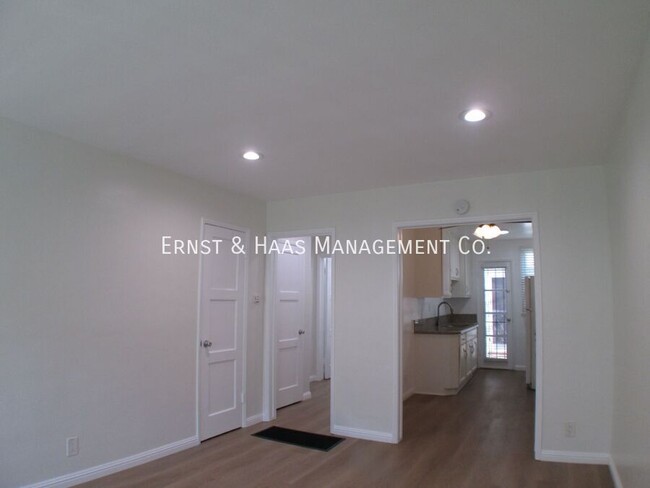 Building Photo - Lovely 1 Bedroom Apartment in Prime Bixby ...