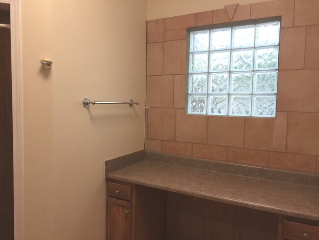 Building Photo - Home for rent in Avondale