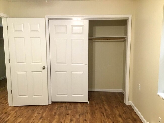 Building Photo - Warsaw Apartments