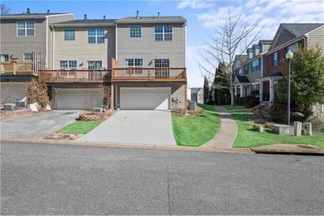 Building Photo - 615 Market Pl Ln