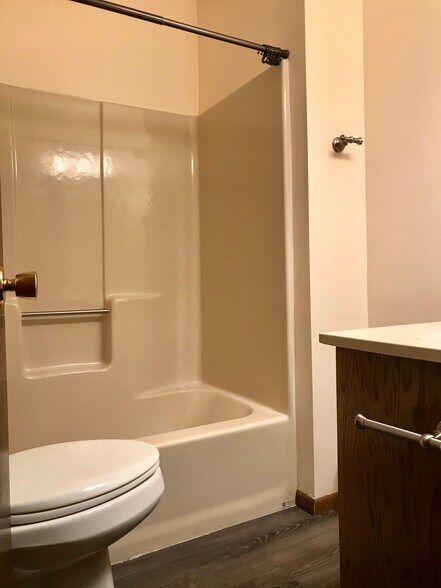 Building Photo - 120 Bunn Dr